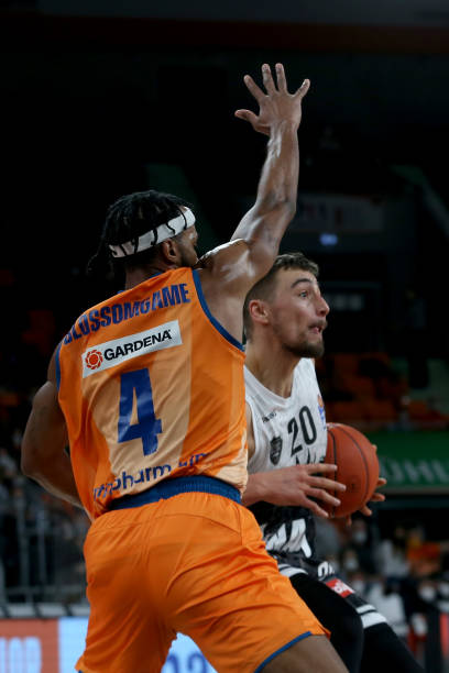 轻人卡洛斯 轻人卡洛斯