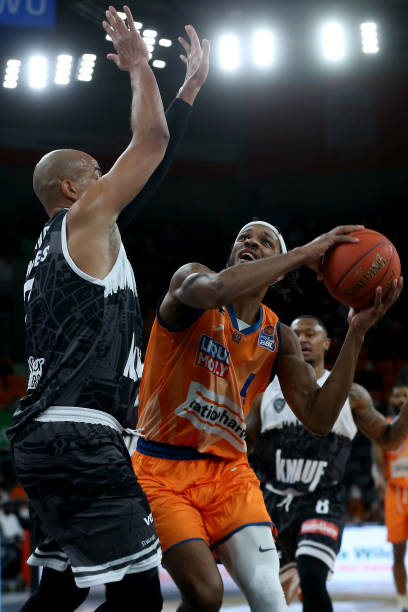 年轻消费者 年轻消费者