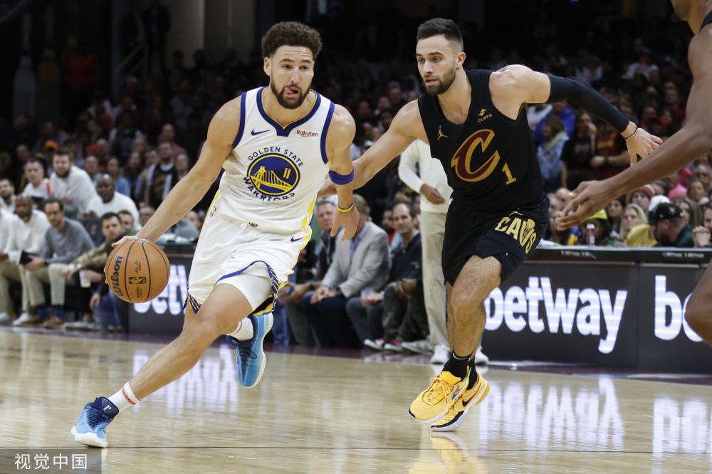 对年轻后卫 对年轻后卫